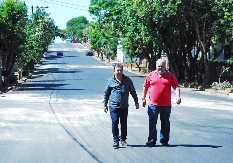Vando acompanha andamento de obras de pavimentação asfáltica